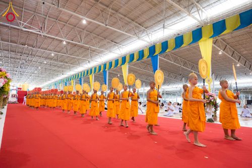 ภาพ No.237437:วันอาทิตย์ที่ 10 สิงหาคม พ.ศ.2568 พิธีมอบใบประกาศเกียรติคุณ โครงการสอบบาลี "ฉลองแชมป์" บูชาธรรม 80 ปี หลวงพ่อธัมมชโย ประจำปี 2568 และ พิธีมอบดวงแก้วสามเณรทรงบาลีไวยากรณ์ ณ สภาธรรมกายสากล วัดพระธรรมกาย ปทุมธานี