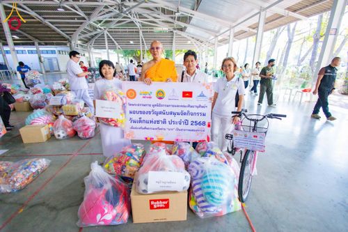 ภาพ No.193498:วัดพระธรรมกาย และ มูลนิธิธรรมกาย มอบของขวัญสนับสนุนงานวันเด็ก วันที่ 8 มกราคม พ.ศ. 2568 ณ อาคารโถงช้างฯ วัดพระธรรมกาย อ.คลองหลวง จ.ปทุมธานี