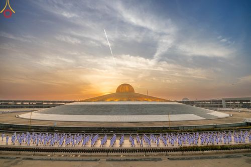 ภาพ No.101419:พิธีเวียนประทักษิณ, พิธีวันทาเจดีย์, พิธีขอขมาและมอบผ้าไตร ในโครงการอุปสมบทหมู่ รุ่นบูชาธรรมมหาปูชนียาจารย์ ณ วัดพระธรรมกาย ในวันที่ 9 ธันวาคม พ.ศ. 2566