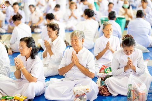 ภาพ No.263894:วันอาทิตย์ที่ 2 พฤศจิกายน พ.ศ. 2568 พิธีตักบาตรอาทิตย์ต้นเดือน ณ บ้านแก้วเรือนทองคุณยายฯ วัดพระธรรมกาย