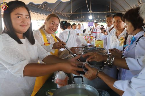 ภาพ No.91396:พิธีทอดผ้าป่ายกยอดดอกบัวสิริปทุมทิพย์  ประดิษฐาน ณ ปทุมเจดีย์  (เจดีย์พระพุทธเจ้า ๕ พระองค์) ณ ศูนย์อบรมเยาวชนจังหวัดปัตตานี 22 ตุลาคม พ.ศ.2566