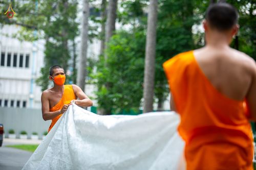 ภาพ No.88689:คณะสงฆ์ เจ้าหน้าที่ และสาธุชน ทุ่มเทแรงกายแรงใจเตรียมงาน เพื่องานวันครูผู้ค้นพบวิชชาธรรมกาย ตั้งแต่วันที่ 20 กันยายน พ.ศ. 2566