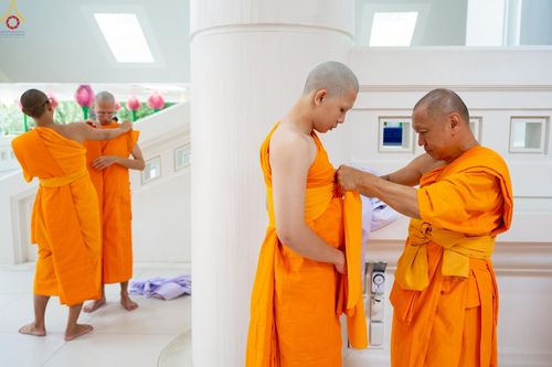 ภาพ No.229147:วันเสาร์ที่ 14 มิถุนายน พ.ศ. 2568 พิธีบรรพชา , พิธีถวายบาตร , พิธีอุปสมบท ในโครงการบรรพชาอุปสมบทหมู่ ผู้บริหารรุ่นที่ 15 และ อุดมศึกษา รุ่นที่ 52 ณ โบสถ์พระไตรปิฎก วัดพระธรรมกาย