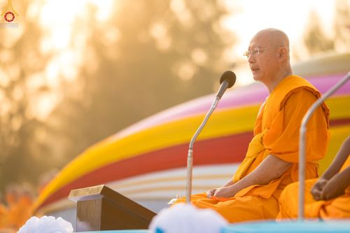 ภาพ No.110241:พิธีตักบาตรพระธรรมยาตราฯ ในโครงการธรรมยาตรากตัญญูบูชา มหาปูชนียาจารย์ พระมงคลเทพมุนี(สด จนฺทสโร) พระผู้ปราบมาร ปีที่ 12 ณ อนุสรณ์สถานลำดับที่ 2 สถานที่ตั้งมโนปณิธานบวชตลอดชีวิต อนุสรณ์สถานบางนางแท่น จ.นครปฐม วันที่ 11 มกราคม พ.ศ. 2567