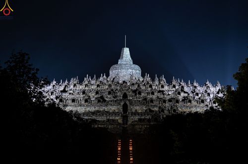 ภาพ No.104209:พิธีจุดประทีป ถวายเป็นพุทธบูชา สามเณรธรรมทายาทชาวอินโดนีเซียกว่า 1,000 รูป ณ มหาเจดีย์บุโรพุทโธ ประเทศอินโดนีเซีย ในวันที่ 23 ธันวาคม พ.ศ. 2566