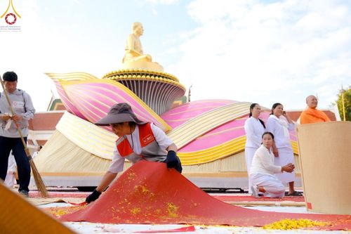 ภาพ No.205449:V.53 สารพัดV สารพัดดี ที่วัดโบสถ์บน ในโครงการธรรมยาตรา กตัญญูบูชา มหาปูชนียาจารย์ พระมงคลเทพมุนี(สด จนฺทสโร) พระผู้ปราบมาร อนุสรณ์สถาน 7 แห่ง ปีที่ 13 ระหว่างวันที่ 2-31 มกราคม พ.ศ. 2568