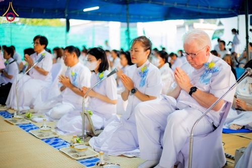 ภาพ No.192536:พิธีถวายภัตตาหารเป็นสังฆทาน แด่พระธรรมยาตรา ณ อนุสรณ์สถานคลองบางนางแท่น อ.สามพราน จ.นครปฐม ในโครงการธรรมยาตรา กตัญญูบูชา มหาปูชนียาจารย์ พระมงคลเทพมุนี(สด จนฺทสโร) พระผู้ปราบมาร อนุสรณ์สถาน 7 แห่ง ปีที่ 13 วันที่ 10 มกราคม พ.ศ. 2568