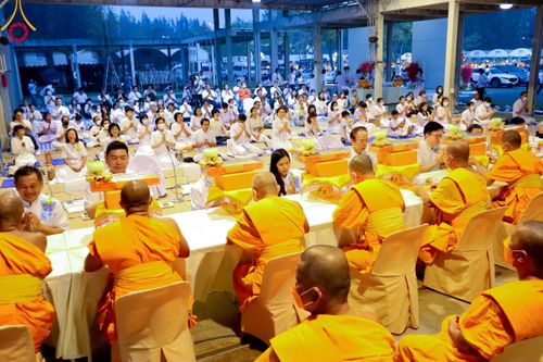 ภาพ No.111846:พิธีถวายภัตตาหารเป็นสังฆทาน แด่คณะพระธรรมยาตราฯ ในโครงการธรรมยาตรา กตัญญูบูชา มหาปูชนียาจารย์ พระมงคลเทพมุนี(สด จนฺทสโร) พระผู้ปราบมาร อนุสรณ์สถาน 7 แห่ง ปีที่ 12 วันที่ 14 มกราคม พ.ศ. 2567 ณ อนุสรณ์สถานมหาวิหารพระมงคลเทพมุนี  (โลตัสแลนด์) อ.สองพี่น้อง จ