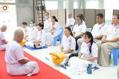 ภาพ No.277926:พิธีตัดปอยผมและปลงผมนาคธรรมทายาท พิธีขอขมาผู้ปกครอง ณ ศูนย์อบรมเยาวชนนครปฐม จ.นครปฐม และพิธีมอบบาตร ผ้าไตร นาคธรรมทายาท พิธีบรรพชา อุปสมบทหมู่ ณ วัดลาดหญ้าไทร จ.นครปฐม