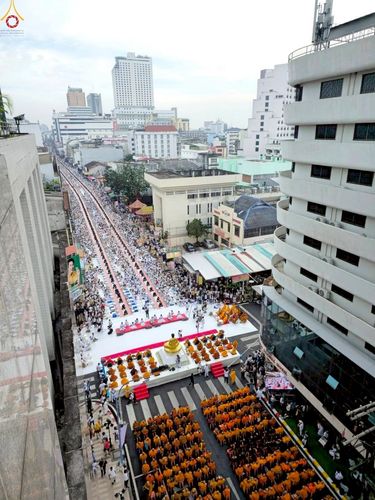 ภาพ No.236926:วันอาทิตย์ที่ 10 สิงหาคม พ.ศ. 2568 มหาสังฆทานครั้งยิ่งใหญ่ ตักบาตรพระ 10,000 รูป ถ.นิพัทธ์อุทิศ 3 ใจกลางนครหาดใหญ่ จ.สงขลา