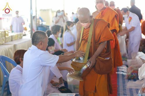 ภาพ No.76190:พิธีกลั่นแผ่นดินสร้างมหาเจดีย์ปัตตานี , พิธีตักบาตรแด่พระภิกษุสงฆ์ 159 รูป ,  พิธีทอดผ้าป่า , พิธีโปรยรัตนชาติ ,  พิธีจุดประทีปถวายเป็นพุทธบูชา ณ ศูนย์อบรมเยาวชนปัตตานี จ.ปัตตานี วันอาทิตย์ที่ 5 กุมภาพันธ์ พ.ศ.2566