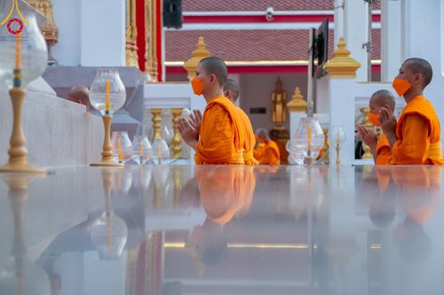 ภาพ No.112168:พิธีจุดประทีปถวายเป็นพุทธบูชา และบูชาธรรมมหาปูชนียาจารย์ พระมงคลเทพมุนี(สด จนฺทสโร) ในโครงการธรรมยาตรา กตัญญูบูชา มหาปูชนียาจารย์ พระมงคลเทพมุนี(สด จนฺทสโร) พระผู้ปราบมาร อนุสรณ์สถาน 7 แห่ง ปีที่ 12 วันที่ 14 มกราคม พ.ศ. 2567 ณ วัดสองพี่น้อง อ.สองพี่น้อง