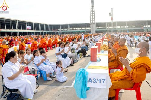 ภาพ No.219576:วันอังคารที่ 22 เมษายน พ.ศ. 2568 พิธีถวายมหาสังฆทานคณะสงฆ์ 40,000 กว่าวัดทั่วประเทศ เนื่องในวันคุ้มครองโลก ณ วัดพระธรรมกาย จ.ปทุมธานี
