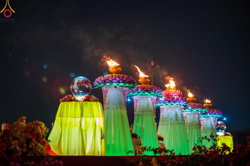 ภาพ No.122217:พิธีจุดประทีปถวายเป็นพุทธบูชา และบูชาธรรมมหาปูชนียาจารย์ พระมงคลเทพมุนี(สด จนฺทสโร) ในโครงการธรรมยาตรา กตัญญูบูชา มหาปูชนียาจารย์ พระมงคลเทพมุนี(สด จนฺทสโร) พระผู้ปราบมาร อนุสรณ์สถาน 7 แห่ง ปีที่ 12 วันที่ 31 มกราคม พ.ศ. 2567 ณ วัดพระธรรมกาย จ.ปทุมธานี (