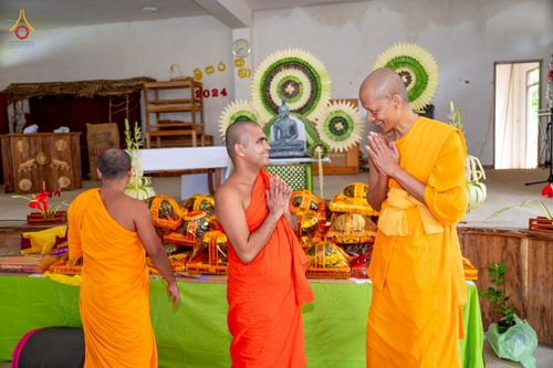 ภาพ No.262996:วันที่ 22 ตุลาคม พ.ศ. 2568 พิธีทอดกฐินสมทบ วัดกัลยาณมิตรต่างประเทศ  บูชาธรรม 81 ปี หลวงพ่อธัมมชโย ณ วัดโกฮอน ราชมหาวิหารายา และวัดศรีสุธรรมมารามายา   เมืองมาตะเล ประเทศศรีลังกา 