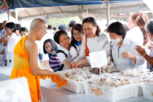 ภาพ No.127831:พิธีถวายภัตตาหารเป็นสังฆทาน แด่คณะพระธรรมยาตราฯ ในโครงการธรรมยาตราอัญเชิญพระบรมสารีริกธาตุ ประดิษฐาน ณ มหารัตนเจดีย์สิริปทุมสวรรค์ อ.บางกล่ำ จ.สงขลา วันที่ 9 มีนาคม พ.ศ. 2567