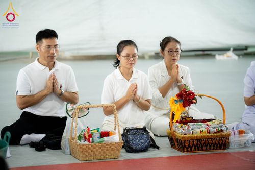 ภาพ No.145657:พิธีตักบาตรโครงการบรรพชาสามเณร โรงเรียนนานาชาติ รุ่นที่ 13 ณ มหารัตนวิหารคด 9 วัดพระธรรมกาย วันเสาร์ที่ 20 กรกฎาคม พ.ศ. 2567