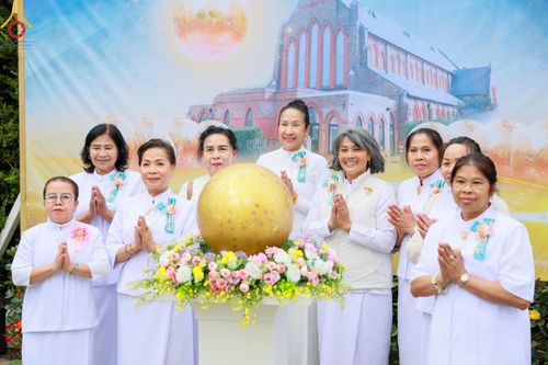 ภาพ No.142571:พิธีพัทธสีมา ประดิษฐานลูกนิมิตมหาสมบัติ สถาปนาอุโบสถวัดพระธรรมกายลอนดอน บูชาธรรม 80 ปี หลวงพ่อธัมมชโย วันเสาร์ที่ 22 มิถุนายน พ.ศ. 2567