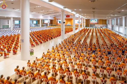 ภาพ No.59225:พิธีเจริญพระพุทธมนต์ ถวายภัตตาหารเป็นสังฆทาน เนื่องในวาระอายุวัฒนมงคล 80 ปี หลวงพ่อธัมมชโย ณ สภาธรรมกายสากล วัดพระธรรมกาย วันพุธที่ 24 เมษายน พ.ศ.2567