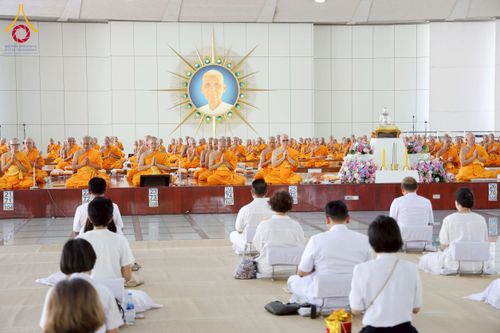 ภาพ No.263045:วันที่ 21 ตุลาคม พ.ศ. 2568 (วันพระ แรม 14 ค่ำ เดือน 11) พิธีบุพเปตพลี ครั้งที่ 171 ร่วมอุทิศบุญแด่หมู่ญาติที่ล่วงลับไปแล้ว และสืบทอดอายุพระพุทธศาสนา ณ หอฉันคุณยายอาจารย์ฯ วัดพระธรรมกาย