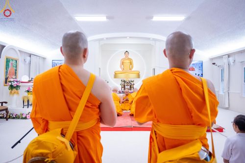 ภาพ No.145005:พิธีบรรพชา และอุปสมบท ธรรมทายาท โดยมี พระเดชพระคุณพระธรรมรัตนาภรณ์ เป็นพระอุปัชฌาย์ ยังความปลื้มปิติใจให้แก่ผู้ปกครอง และคณะญาติมิตร ณ วัดพระธรรมกายนิวเจอร์ซี  ประเทศสหรัฐอเมริกา