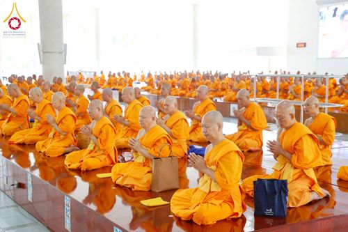 ภาพ No.271107:วันพุธที่ 20 พฤศจิกายน พ.ศ.2568 (วันพระ แรม 15 ค่ำ เดือน 12) พิธีบุพเปตพลี ครั้งที่ 173 ร่วมอุทิศบุญแด่หมู่ญาติที่ล่วงลับไปแล้ว และสืบทอดอายุพระพุทธศาสนา ณ หอฉันคุณยายอาจารย์ฯ วัดพระธรรมกาย