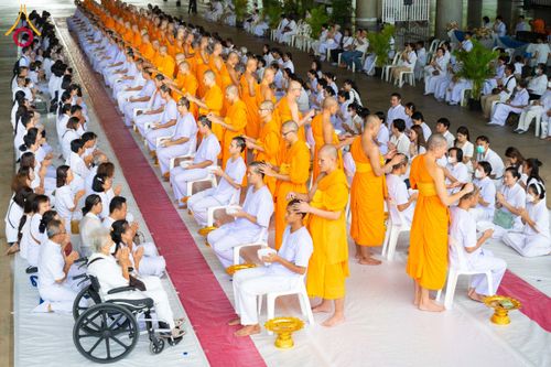 พิธีตัดปอยผมและปลงผมธรรมทายาท รุ่นเข้าพรรษา ณ มหาวิหารคด คอร์ 16 วัดพระธรรมกาย วันอาทิตย์ที่ 7 กรกฎาคม พ.ศ. 2567