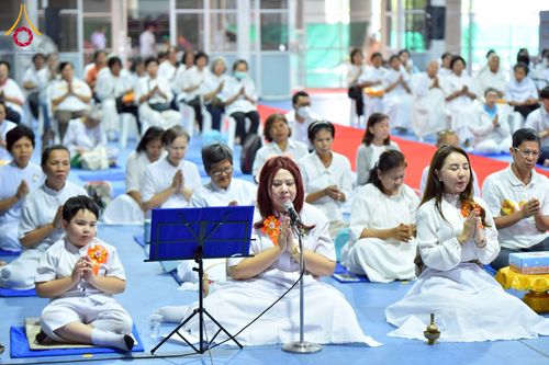 ภาพ No.238094:วันอังคารที่ 12 สิงหาคม พ.ศ. 2568 กิจกรรมวันแม่แห่งชาติ พิธีเปิดห้องปฎิบัติธรรม "กลางใส ใจสว่าง" (World Inner Peace Meditation Room) พิธีลูกกราบคุณแม่-คุณพ่อ พิธีทอดผ้าป่ากองทุนเลี้ยงพระ&กฐิน 30,000 วัด(บูชาธรรมหลวงพ่อ) พิธีไถ่โคท้อง 2 ตัว  ณ วิหารคด 2 ว