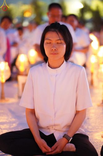 ภาพ No.200604:พิธีจุดประทีปถวายเป็นพุทธบูชา และบูชาธรรมมหาปูชนียาจารย์ ณ อนุสรณ์สถานบางปลา วัดบางปลา อำเภอบางเลน จังหวัดนครปฐม ในโครงการธรรมยาตรา กตัญญูบูชา มหาปูชนียาจารย์ พระมงคลเทพมุนี(สด จนฺทสโร) พระผู้ปราบมาร อนุสรณ์สถาน 7 แห่ง ปีที่ 13 วันที่ 23 มกราคม พ.ศ. 2568