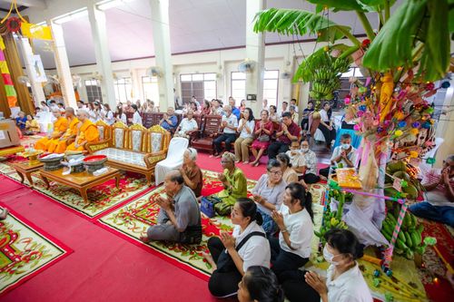 ภาพ No.165002:พิธีทอดกฐิน ณ วัดกลางเกาะระกำ ต.บ้านสร้าง อ.บางปะอิน จ.พระนครศรีอยุธยา ในโครงการกฐินสามัคคีทั่วไทย 30,000 วัด บูชาธรรม 80 ปี หลวงพ่อธัมมชโย โดยคณะศิษยานุศิษย์วัดพระธรรมกาย วันที่ 20 ตุลาคม พ.ศ. 2567