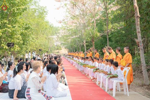 ภาพ No.135047: พิธีบรรพชาสามเณร  พิธีตักบาตรฉลองสามเณรใหม่ วันที่ 1 เมษายน พ.ศ.2567 ในโครงการบรรพชาสามเณรฟื้นฟูพระพุทธศาสนาทั่วไทย ณ ศูนย์ปฏิบัติธรรมแก้วเมืองเลย