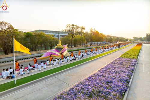 ภาพ No.202008:พิธีต้อนรับพระธรรมยาตรา ณ อนุสรณ์สถานลำดับที่ 7 สถานที่ขยายวิชชาธรรมกาย วัดพระธรรมกาย ต.คลองสาม อ.คลองหลวง จ.ปทุมธานี ในโครงการธรรมยาตรา กตัญญูบูชา มหาปูชนียาจารย์ พระมงคลเทพมุนี(สด จนฺทสโร) พระผู้ปราบมาร อนุสรณ์สถาน 7 แห่ง ปีที่ 13 วันที่ 26 มกราคม 2568