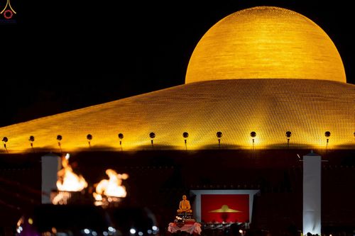 ภาพ No.253631:วันที่ 10 ตุลาคม พ.ศ. 2568 พิธีจุดประทีปบูชาพระผู้ปราบมาร, พิธีจุดประทีปบนพระมหาธรรมกายเจดีย์  20,000 ดวง เนื่องในวันคล้ายวันเกิดครบรอบ 141 ปี พระมงคลเทพมุนี (สด จนฺทสโร)