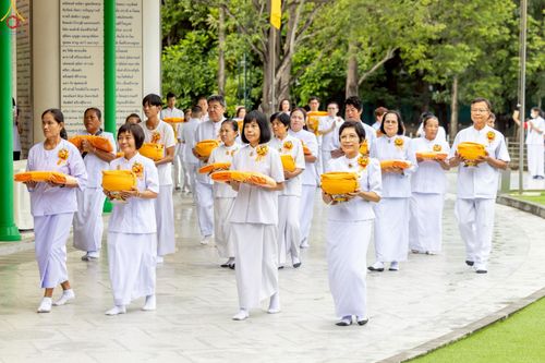 ภาพ No.227359:วันเสาร์ที่ 31 พฤษภาคม พ.ศ. 2568 พิธีเวียนประทักษิณรอบพระอุโบสถ ในพิธีอุปสมบท สามเณรเตรียม DCI รุ่นที่ 22 ณ อุโบสถพระไตรปิฎก วัดพระธรรมกาย