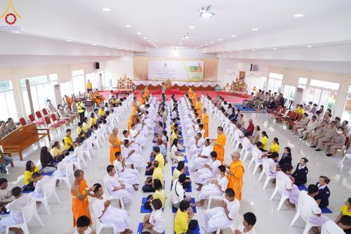 ภาพ No.59118:พิธีปลงผมและแห่นาคธรรมทายาท ในโครงการบรรพชาสามเณร ภาคฤดูร้อน เฉลิมพระเกียรติพระบาทสมเด็จพระเจ้าอยู่หัว เนื่องในโอกาส  พระราชพิธีมหามงคลเฉลิมพระชนมพรรษา 6 รอบ  ปลงผมนาคในวันที่ 21 เมษายน พ.ศ 2567 ณ วัดกลางธนรินทร์ (ธรรมอุทยานบ้านแป้ง)