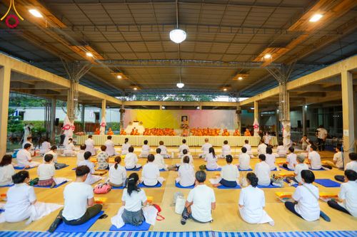 ภาพ No.110687:พิธีถวายภัตตาหารเป็นสังฆทาน แด่คณะพระธรรมยาตราฯ ในโครงการธรรมยาตรากตัญญูบูชา มหาปูชนียาจารย์ พระมงคลเทพมุนี(สด จนฺทสโร) พระผู้ปราบมาร อนุสรณ์สถาน 7 แห่ง ปีที่ 12 วันที่ 12 มกราคม พ.ศ. 2567 ณ อนุสรณ์สถานมหาวิหารพระมงคลเทพมุนี(โลตัสแลนด์) อ.สองพี่น้อง จ.สุ