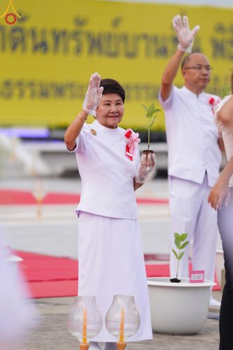 ภาพ No.160419:พิธีปลูกต้นทรัพย์บานชื่น ณ ลานธรรม พระมหาธรรมกายเจดีย์ วัดพระธรรมกาย จ.ปทุมธานี วันพฤหัสบดีที่ 10 ตุลาคม พ.ศ. 2567