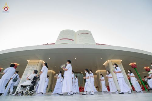 ภาพ No.80707:พิธีอุปสมบทสามเณรเตรียม DCI รุ่นที่20 จำนวน 15 รูป ณ อุโบสถพระไตรปิฎก วัดพระธรรมกาย วันเสาร์ที่ 6 พฤษภาคม พ.ศ. 2566