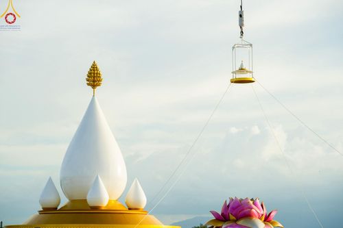 ภาพ No.211626:วันอาทิตย์ที่ 16 มีนาคม พ.ศ. 2568 พิธีอัญเชิญพระบรมสารีริกธาตุ ประดิษฐาน ณ ปทุมเจดีย์ ศูนย์อบรมเยาวชนปัตตานี