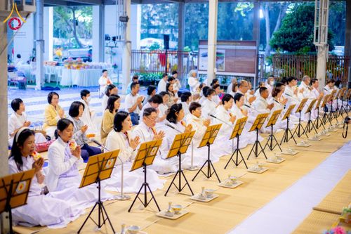 ภาพ No.194369:พิธีถวายภัตตาหารเป็นสังฆทาน แด่พระธรรมยาตรา ณ อนุสรณ์สถานมหาวิหารพระมงคลเทพมุนี (โลตัสแลนด์) อ.สองพี่น้อง จ.สุพรรณบุรี ในโครงการธรรมยาตรา กตัญญูบูชา มหาปูชนียาจารย์ พระมงคลเทพมุนี(สด จนฺทสโร) พระผู้ปราบมาร ปีที่ 13 วันที่ 13 มกราคม พ.ศ.2568