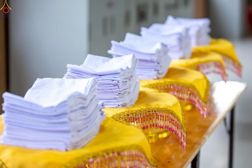 ภาพ No.249070:วันที่ 26-28 กันยายน พ.ศ. 2568 โครงการอบรม อุบาสกแก้ว อุบาสิกาแก้ว รุ่นที่ 3  ณ ศูนย์ปฏิบัติธรรมสมุทรปราการ ได้รับความเมตตาจากคณะสงฆ์ในพื้นที่  รวมถึงผู้บริหารสถานศึกษา ที่นำนักเรียนระดับมัธยมปลาย  มารับฟังข้อมูลเพื่อที่จะเป็นกำลังสำคัญ ในการเข้าร่วมขบวน