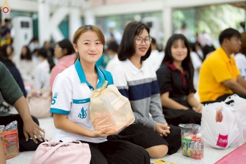 ภาพ No.243056:วันพฤหัสบดีที่ 4 กันยายน พ.ศ. 2568 เวลา 07.00-08.15 น. มหาวิทยาลัยเกษตรศาสตร์ กำแพงแสน ร่วมทำบุญตักบาตร Freshy KU85 พระสงฆ์ 85 รูป