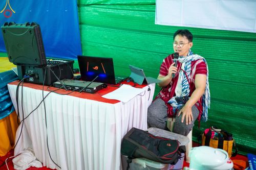 ภาพ No.140397:Photo Story มหัศจรรย์วัดดงดินแดง  EP.8  ภาพการเตรียมงาน การปฎิบัติงาน ของเหล่าผู้ทุ่มเทและเสียสละ เพื่อความสำเร็จของความมหัศจรรย์ ณ วัดดงดินแดง ต.ม่อนจอง อ.อมก๋อย จ.เชียงใหม่ วันที่ 1-7 เมษายน พ.ศ. 2567