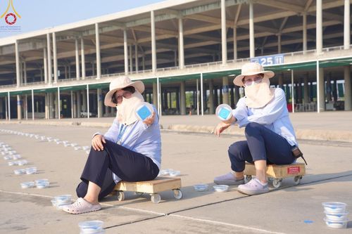 ภาพ No.59637:V.39 ทุ่มสุดใจ ธรรมชัย 80 ปี การเตรียมงาน การปฏิบัติงาน ของเจ้าหน้าที่หน่วยงานต่างๆ เพื่อพิธีฉลองอายุวัฒนมงคล 80 ปี หลวงพ่อธัมมชโย และรับถวายมหาสังฆทาน 10,000 กว่าวัดทั่วประเทศ ในวันคุ้มครองโลก จันทร์ที่ 22 เมษายน พ.ศ. 2567