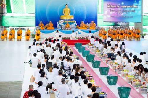 ภาพ No.235316:วันที่ 27 กรกฎาคม พ.ศ. 2568 พิธีตักบาตรฉลองพระใหม่ โครงการบรรพชาและอุปสมบทมู่รุ่นเข้าพรรษา ณ วัดพระธรรมกาย