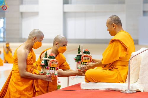 ภาพ No.101660:พิธีขอบรรพชา, พิธีขอสรณคมน์และศีล, พิธีถวายบาตร ในโครงการอุปสมบทหมู่ รุ่นบูชาธรรมมหาปูชนียาจารย์ ณ วัดพระธรรมกาย วันที่ 9 ธันวาคม พ.ศ. 2566