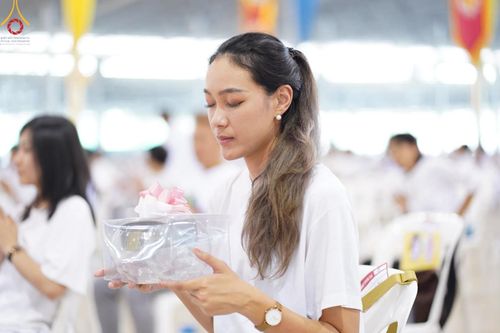 ภาพ No.123731:พิธีถวายโคมมาฆประทีป น้อมถวายเป็นพุทธบูชา แด่คณะพระภิกษุ สามเณร  ณ วัดพระธรรมกาย จ.ปทุมธานี วันเสาร์ที่ 17 กุมภาพันธ์ พ.ศ. 2567