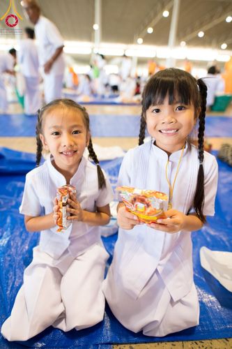 ภาพ No.99642:พิธีตักบาตรวันอาทิตย์ต้นเดือน ณ สภาธรรมกายสากล วัดพระธรรมกาย จ.ปทุมธานี วันอาทิตย์ที่ 3 ธันวาคม พ.ศ. 2566