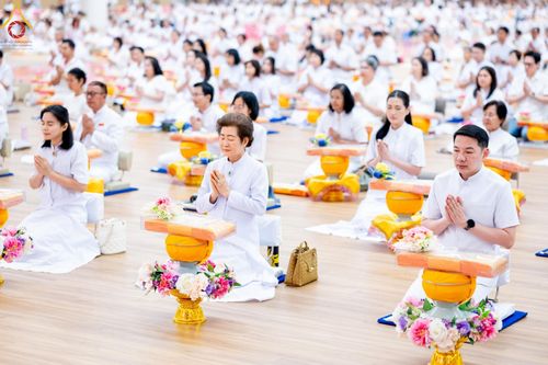 ภาพ No.212717:วันอาทิตย์ที่ 23 มีนาคม พ.ศ. 2568 พิธีร่วมบุญโครงการบรรพชาสามเณร 5,000 รูป ณ ห้องแก้วสารพัดนึก 2 วัดพระธรรมกาย