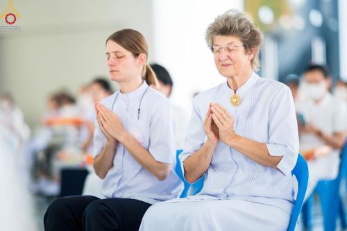 ภาพ No.115540:พิธีเจริญพระพุทธมนต์ และถวายภัตตาหาร ในวาระครบ 115 ปี วันคล้ายวันเกิด คุณยายอาจารย์ มหารัตนอุบาสิกาจันทน์ ขนนกยูง (ผู้ให้กำเนิดวัดพระธรรมกาย) วันศุกร์ที่ 19 มกราคม พ.ศ. 2567 ณ หอฉันคุณยายอาจารย์ วัดพระธรรมกาย